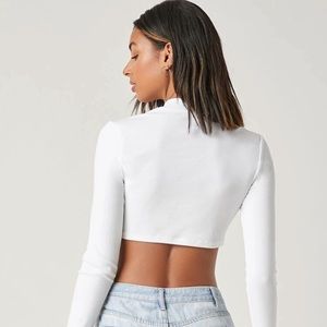 Crop top long sleeved white turtle neck